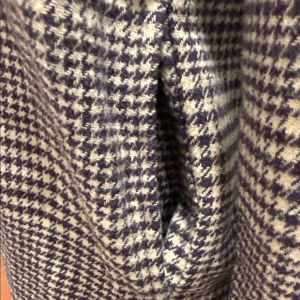 Hollister Flanned Brown and White Houndstooth Button-Up Shirt - Picture 7 of 10